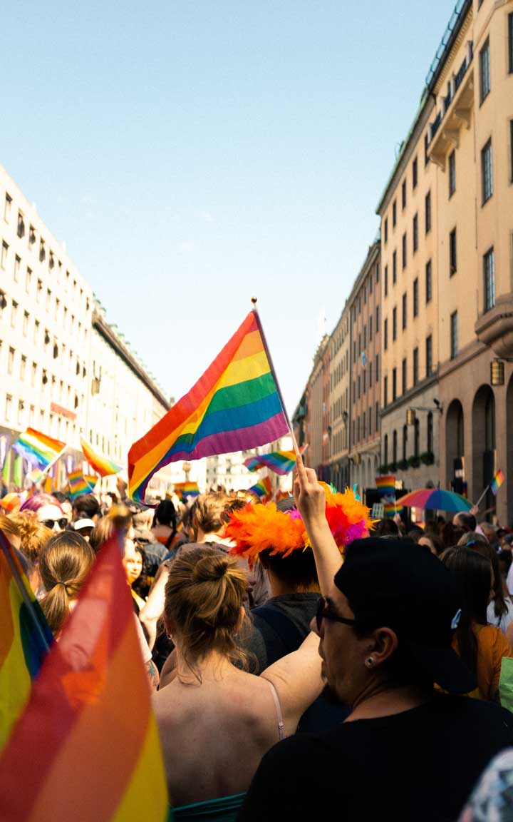 Read more about the article Wear the colors of the pride flag like a street styler this Weekend