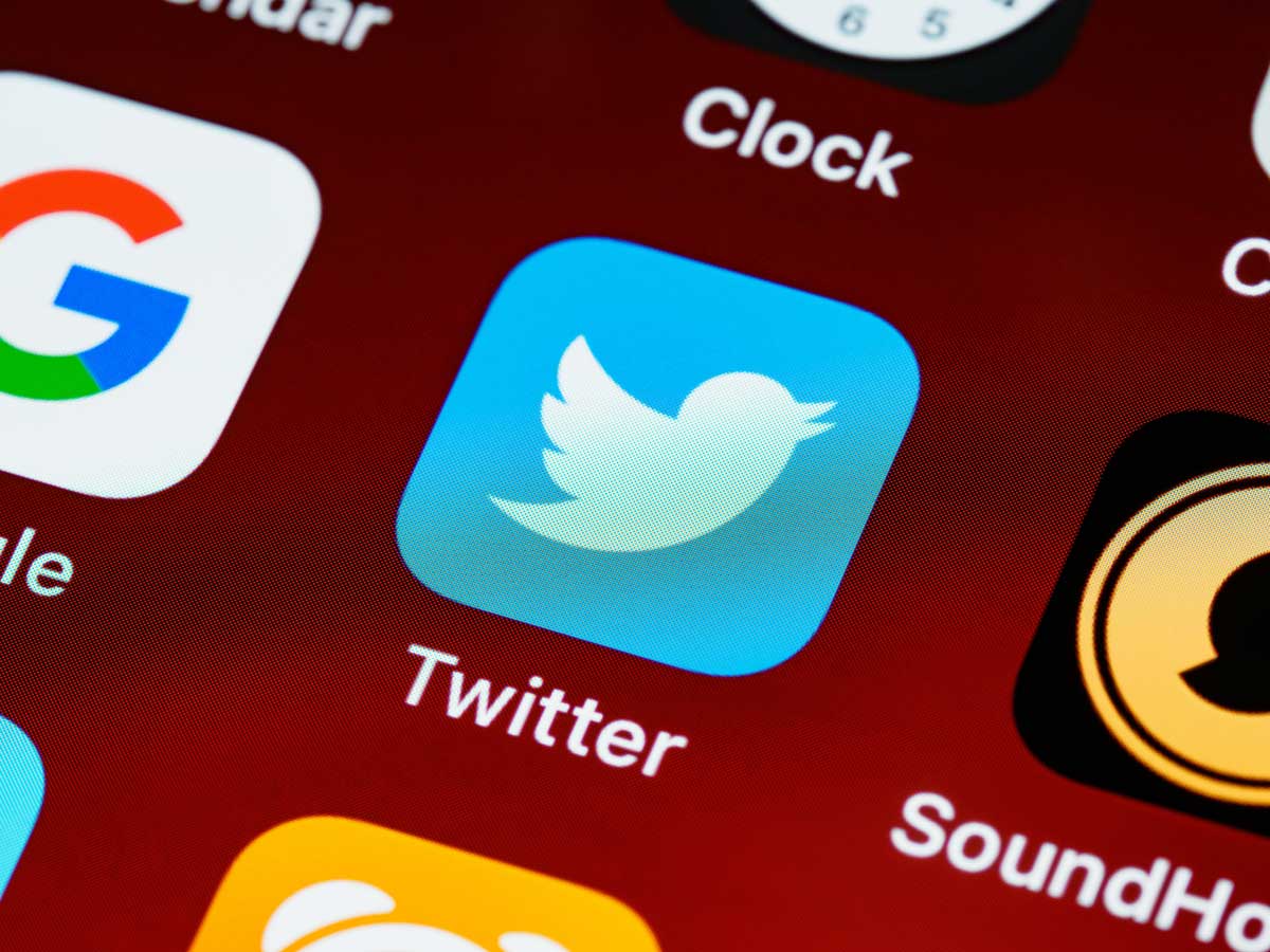 Read more about the article Elon musk buys twitter for $44 billion shocks everyone