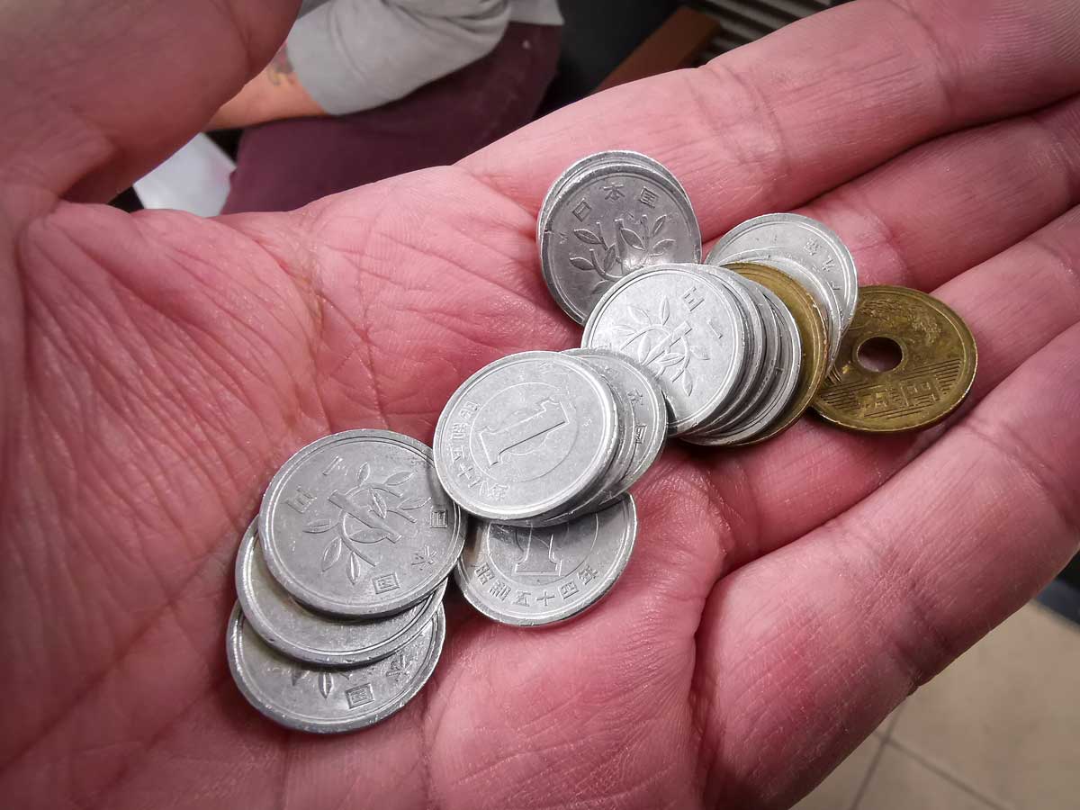 Read more about the article Japanese yen reaches its lowest in 32 years against US dollars.