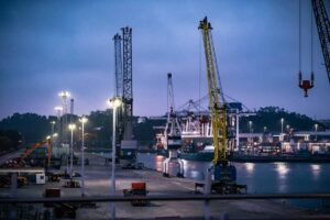 Read more about the article Why we may not know who controls the world trade in 2023?
